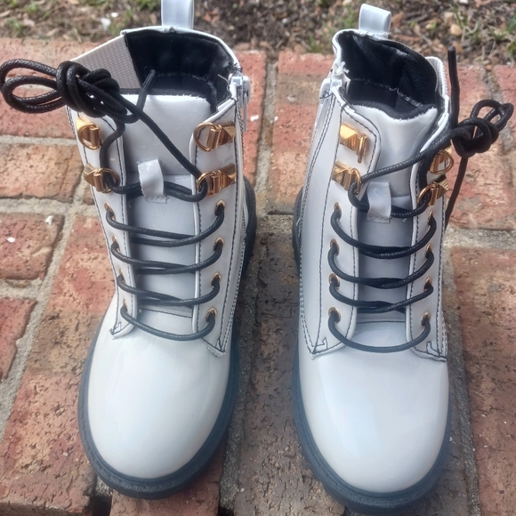 Kids shoes - Picture 1 of 3